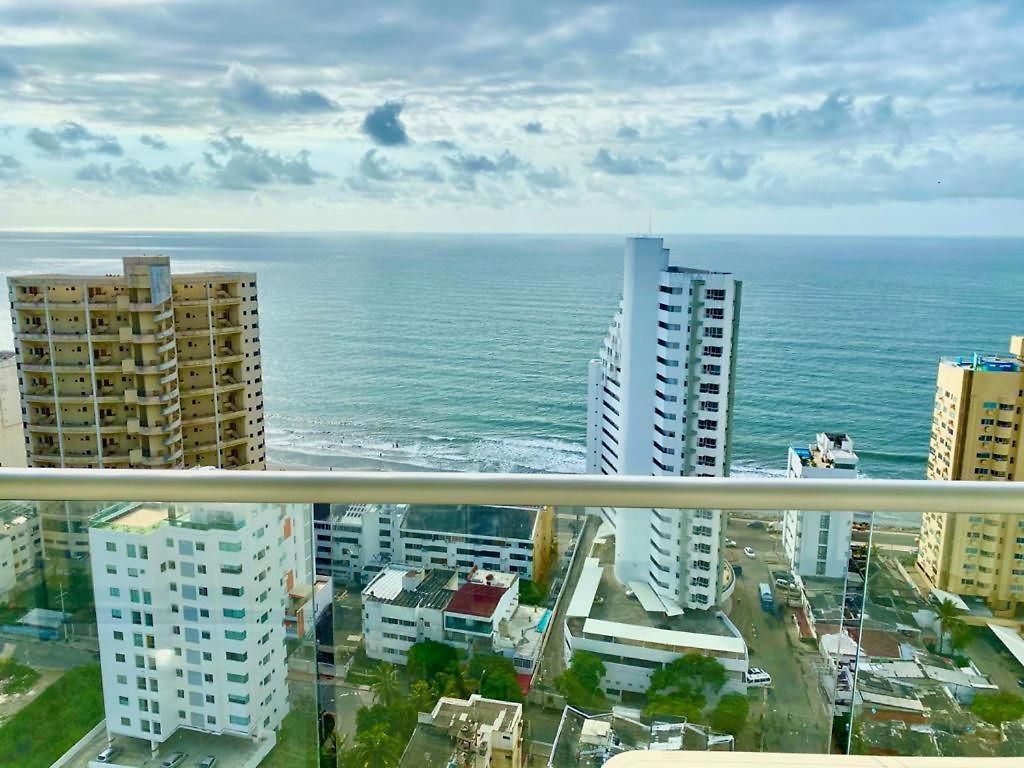 Apartamento apartamento con vista al mar